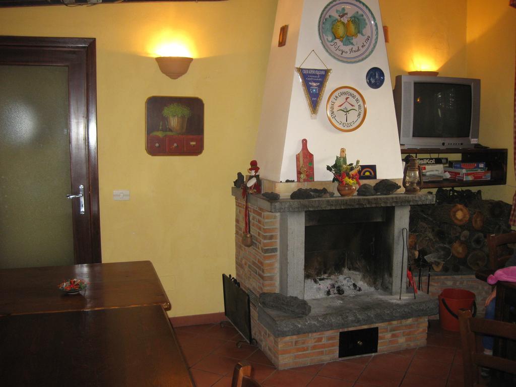 Bed and Breakfast Rifugio Ariel Ragalna Esterno foto